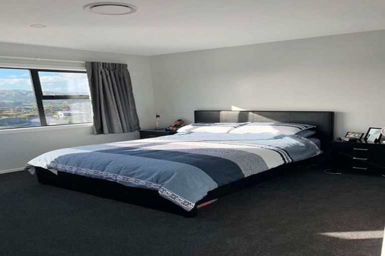 Photo of property in 6 Madeira Close, Whitby, Porirua, 5024