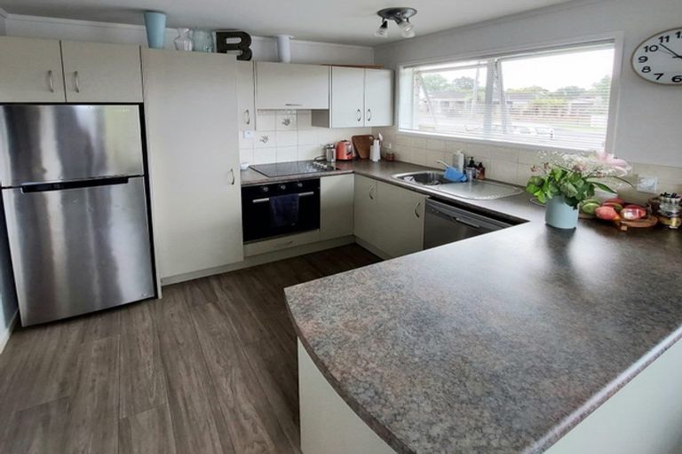 Photo of property in 345 Royal Road, Massey, Auckland, 0614