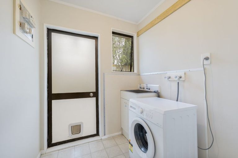 Photo of property in 12 Halloran Place, Massey, Auckland, 0614