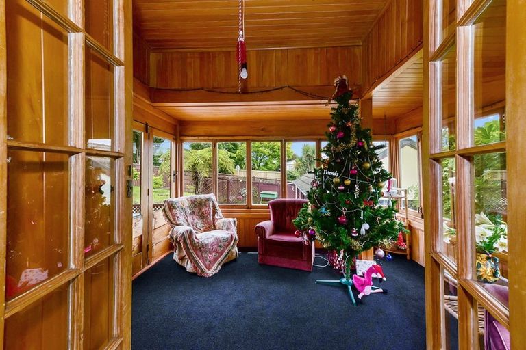 Photo of property in 69 Forest Lake Road, Forest Lake, Hamilton, 3200