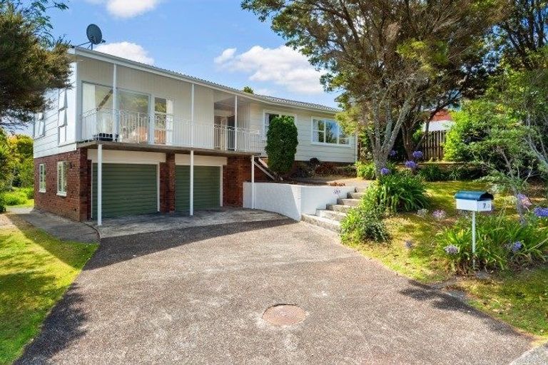Photo of property in 7 Chelsea View Drive, Chatswood, Auckland, 0626