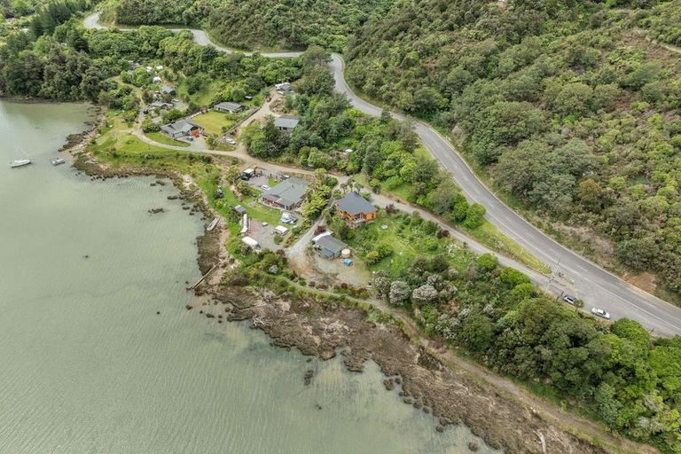 Photo of property in 127 Queen Charlotte Drive, Havelock, Picton, 7281