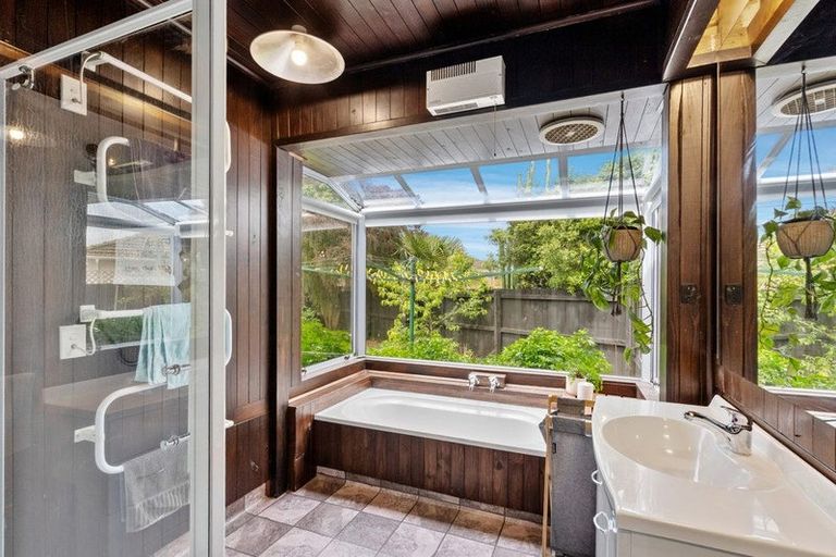 Photo of property in 82 Effingham Street, North New Brighton, Christchurch, 8083