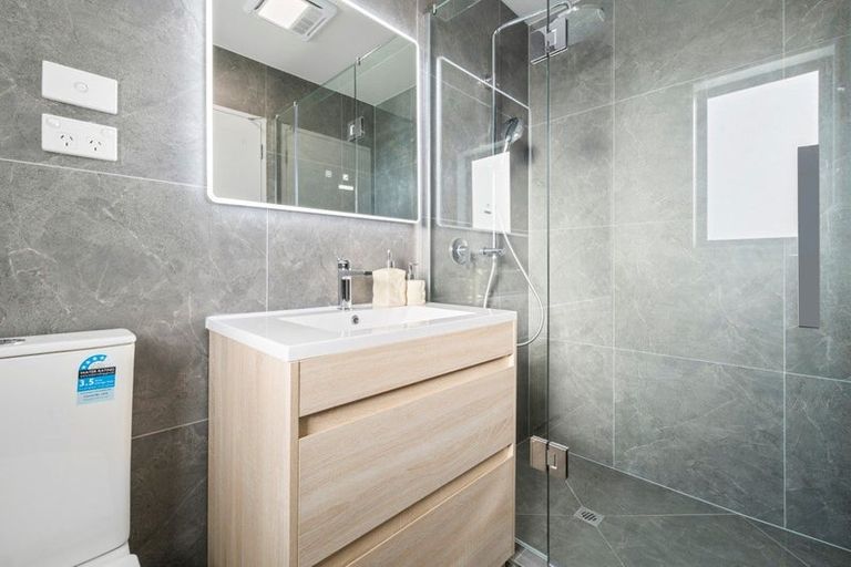 Photo of property in 52b Crestview Rise, Papakura, 2110