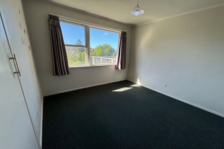 Photo of property in 188 Sunnynook Road, Totara Vale, Auckland, 0627