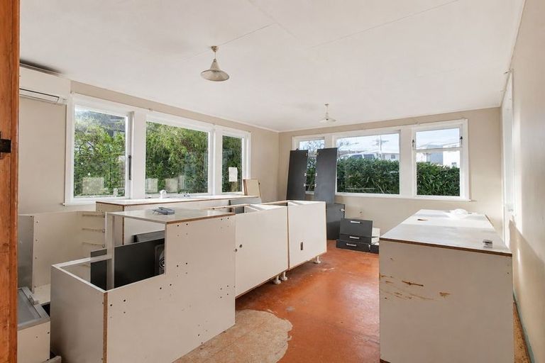 Photo of property in 33 Castor Crescent, Cannons Creek, Porirua, 5024