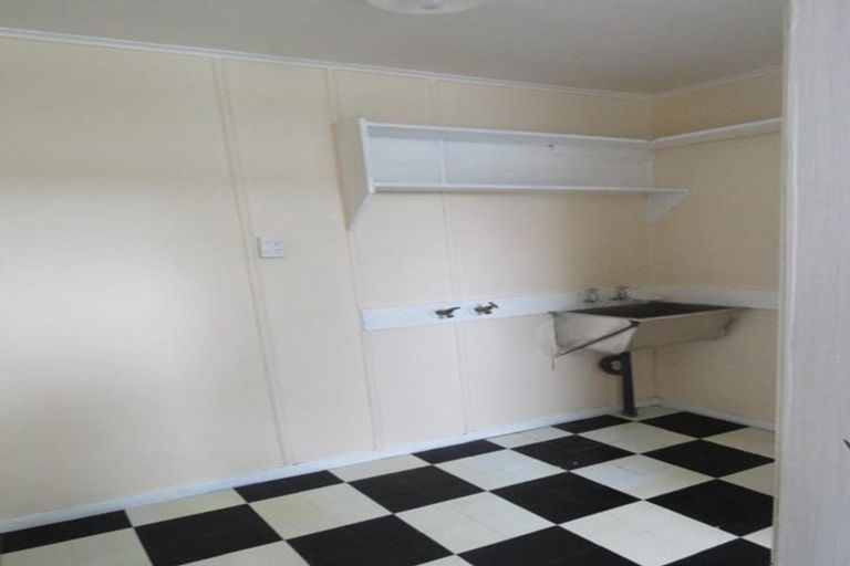 Photo of property in 19 Cook Street, Marfell, New Plymouth, 4310