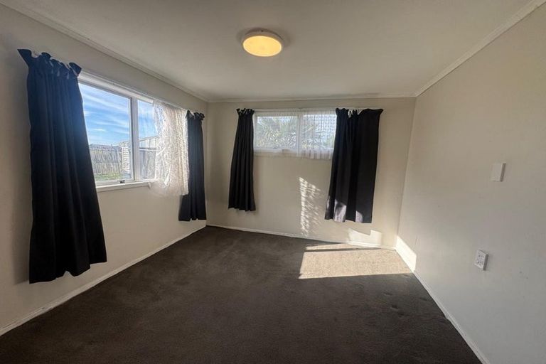 Photo of property in 33 Hyperion Drive, Randwick Park, Auckland, 2105
