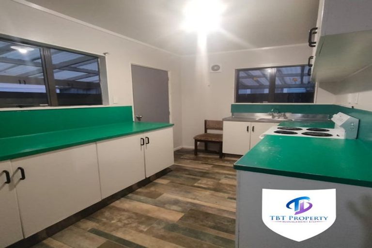 Photo of property in 696 Massey Road, Mangere, Auckland, 2022