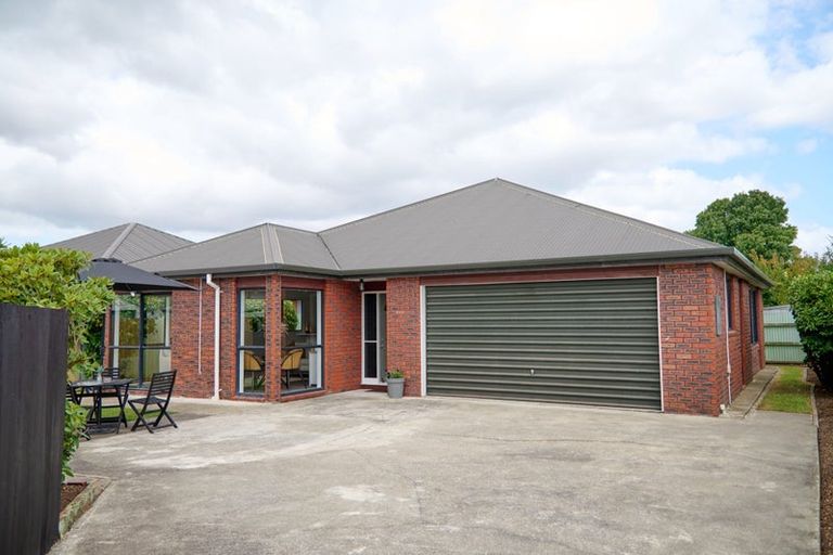 Photo of property in 22a Dunedin Street, Redwood, Christchurch, 8051