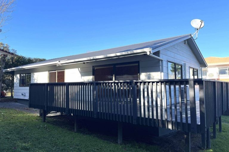 Photo of property in 2/226 Forrest Hill Road, Forrest Hill, Auckland, 0620
