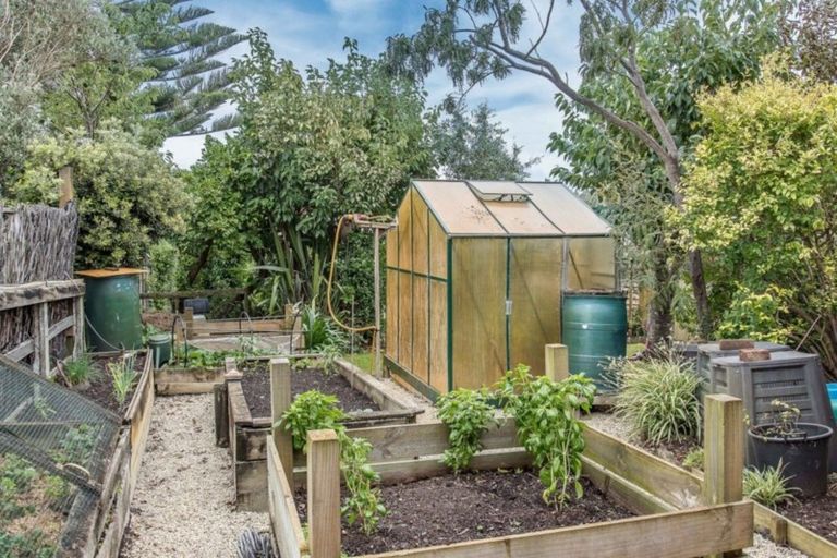 Photo of property in 10 Kingswood Grove, Raumati Beach, Paraparaumu, 5032