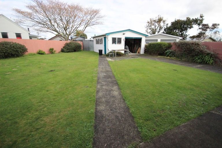 Photo of property in 20 Kimberley Grove, Westbrook, Palmerston North, 4412