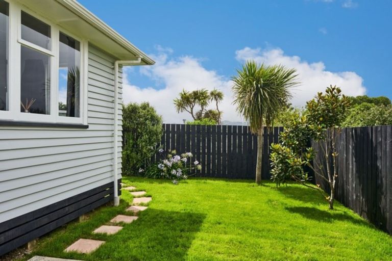 Photo of property in 49a Piko Street, Titahi Bay, Porirua, 5022