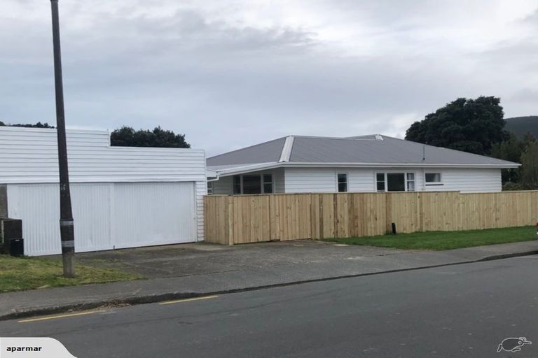 Photo of property in 217 Main Road, Tawa, Wellington, 5028