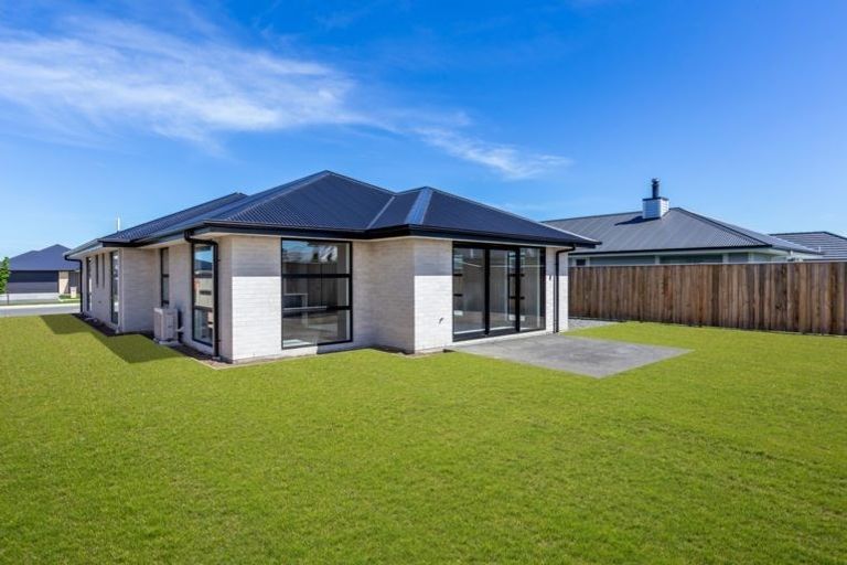 Photo of property in 17 Northmoor Boulevard, Rolleston, 7615