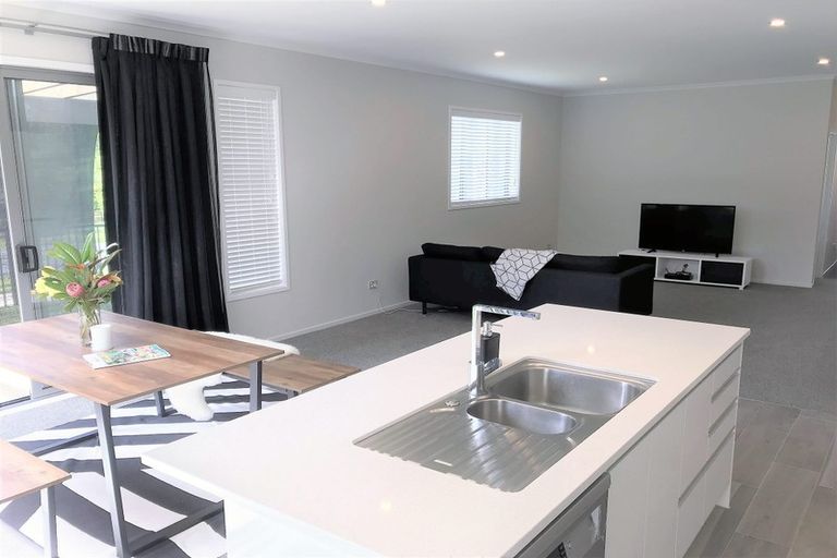 Photo of property in 2 Huarahi Pai Road, Huapai, Kumeu, 0810