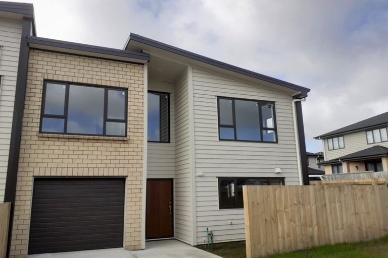 Photo of property in 20 Millcroft Lane, Ranui, Auckland, 0612
