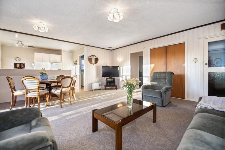 Photo of property in 2 Delamare Road, St Andrews, Hamilton, 3200