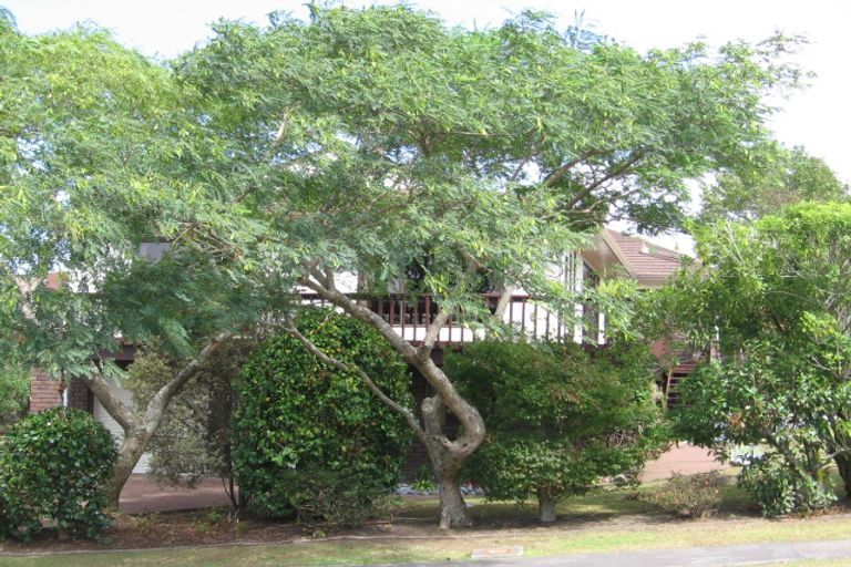 Photo of property in 23 Marina View Drive, West Harbour, Auckland, 0618