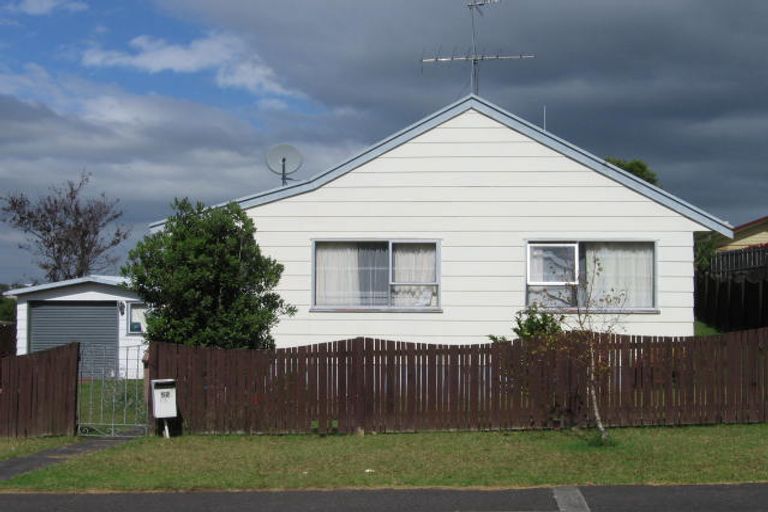 Photo of property in 52 Rosewarne Crescent, Glendene, Auckland, 0602