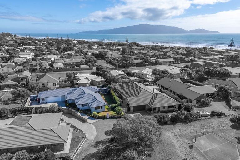 Photo of property in 3 Barbaras Way, Waikanae Beach, Waikanae, 5036