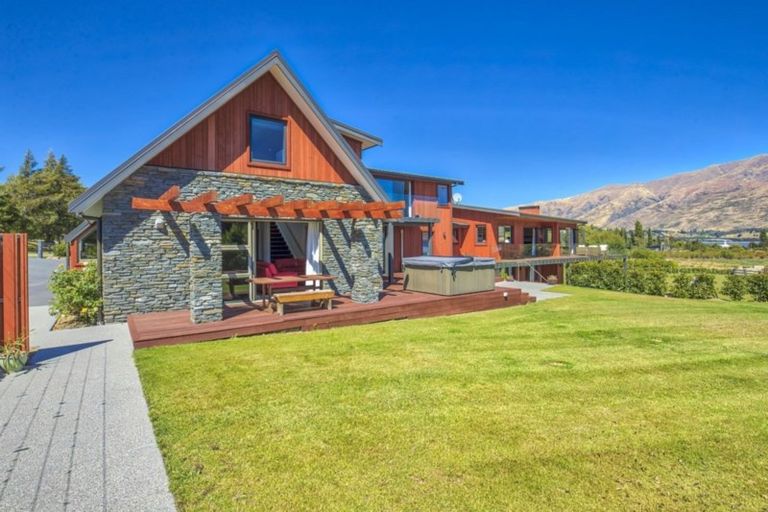 Photo of property in 314 Beacon Point Road, Wanaka, 9305
