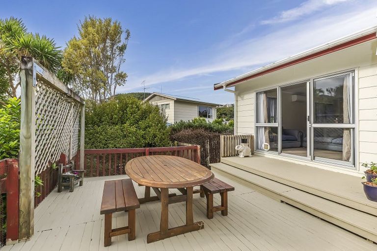 Photo of property in 15 Woolwich Close, Whitby, Porirua, 5024