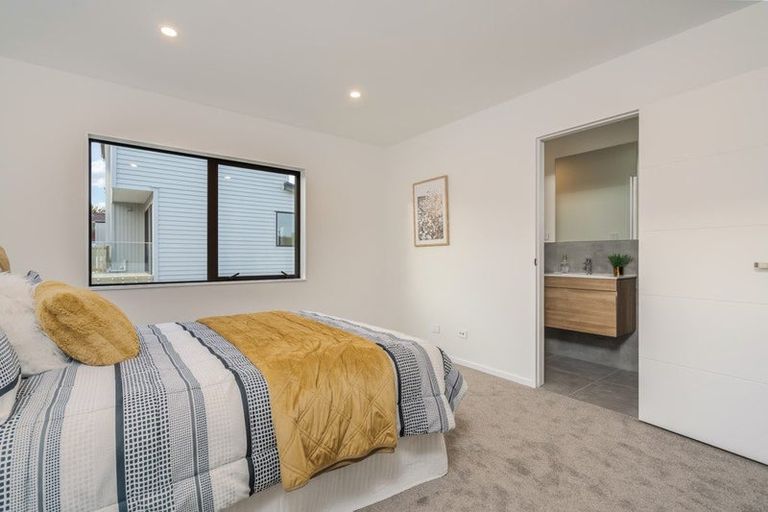 Photo of property in 16b Sheridan Drive, New Lynn, Auckland, 0600