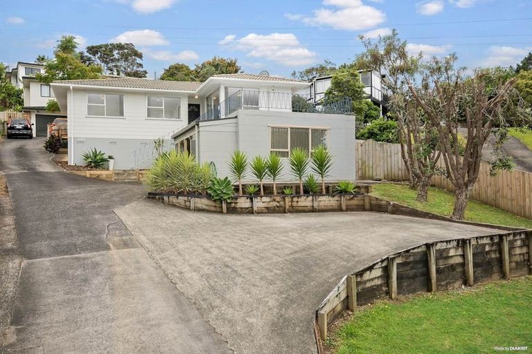 Photo of property in 1/10 Mcquoid Place, Glenfield, Auckland, 0629