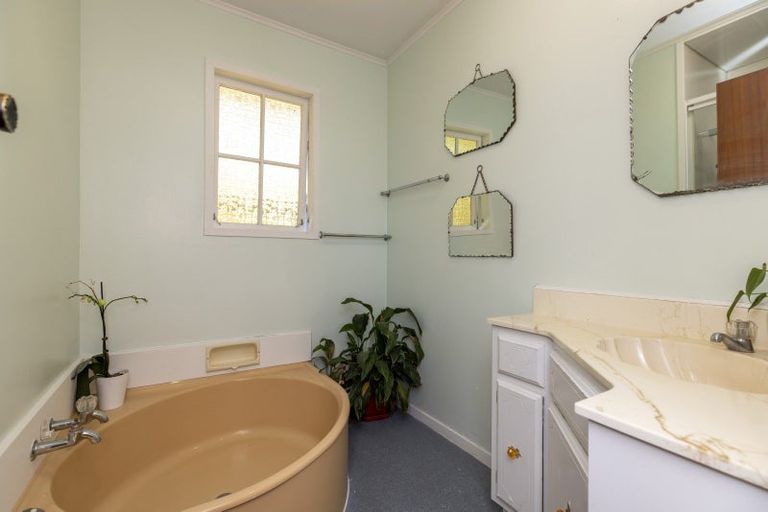 Photo of property in 11 Hookway Grove, Paraparaumu, 5032