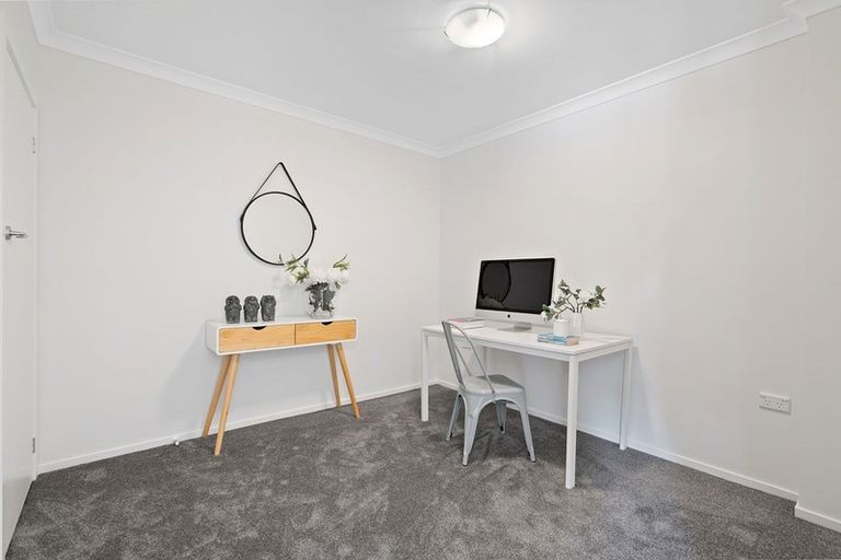 Photo of property in 219a Tukapa Street, Westown, New Plymouth, 4310