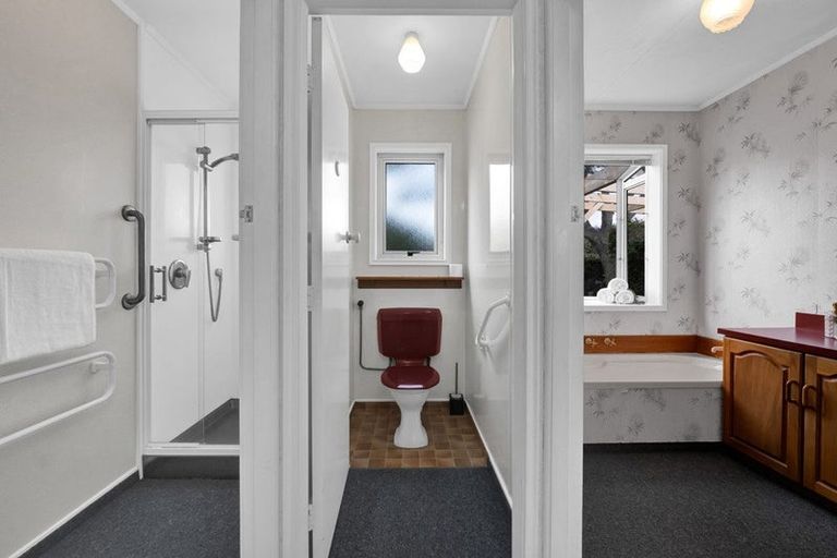 Photo of property in 102a Frankley Road, Frankleigh Park, New Plymouth, 4310