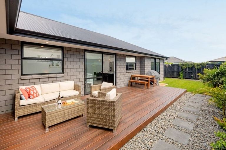 Photo of property in 11 Fuller Street, Papamoa Beach, Papamoa, 3118