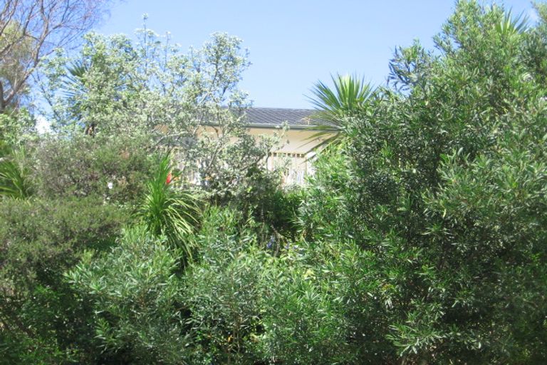 Photo of property in 2/64 Saddleback Rise, Murrays Bay, Auckland, 0630