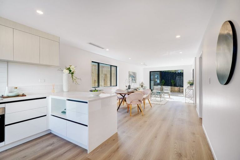 Photo of property in 21c Crosby Road, West Harbour, Auckland, 0618