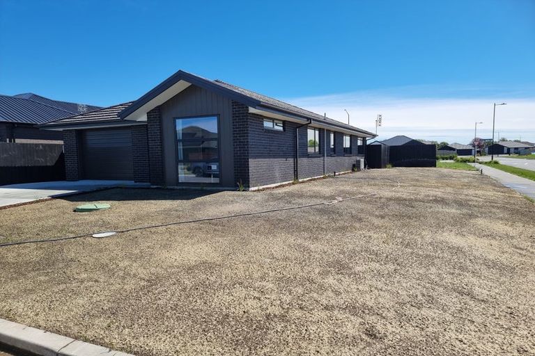 Photo of property in 2 Cabbage Close, Halswell, Christchurch, 8025