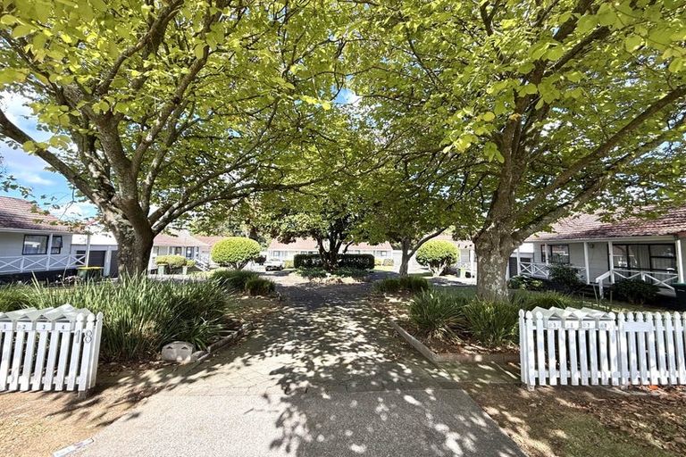 Photo of property in 1/18 Waiari Road, Conifer Grove, Takanini, 2112