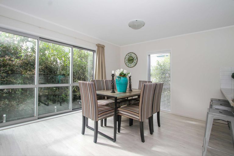 Photo of property in 29a Sylvan Crescent, Te Atatu South, Auckland, 0610