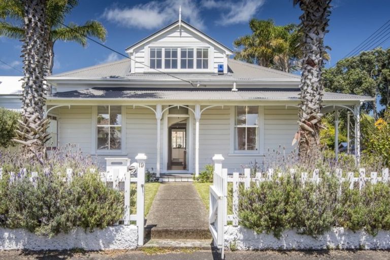 Photo of property in 19 Tainui Road, Devonport, Auckland, 0624