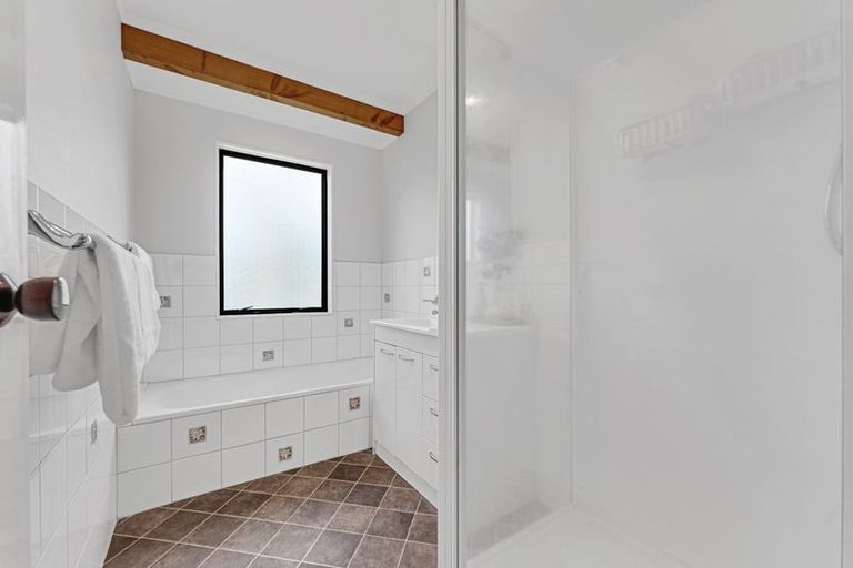 Photo of property in 20 Harbour Crest Drive, Waiuku, 2123