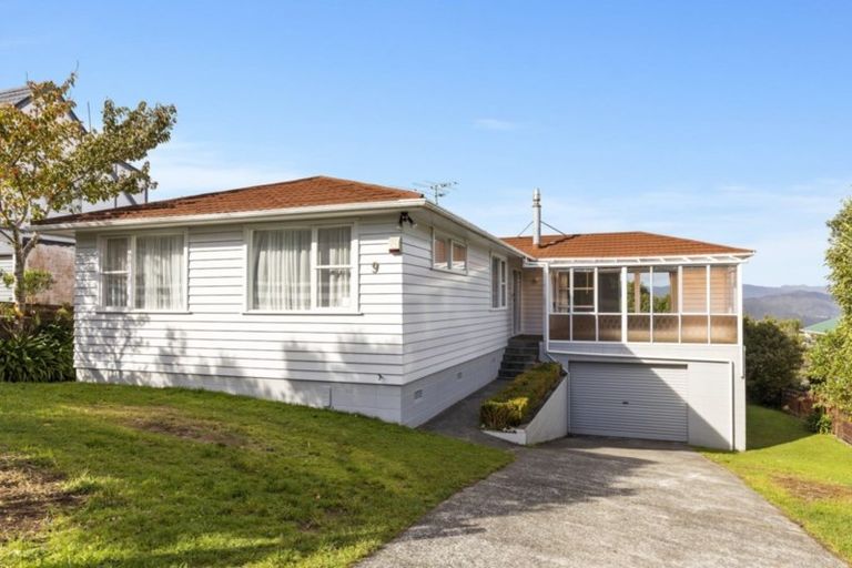 Photo of property in 9 Oakleigh Street, Maungaraki, Lower Hutt, 5010