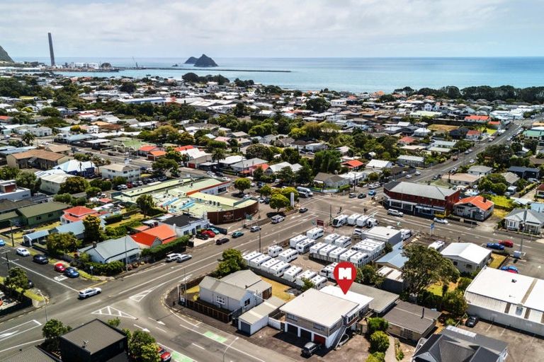 Photo of property in 2/194 Powderham Street, New Plymouth, 4310