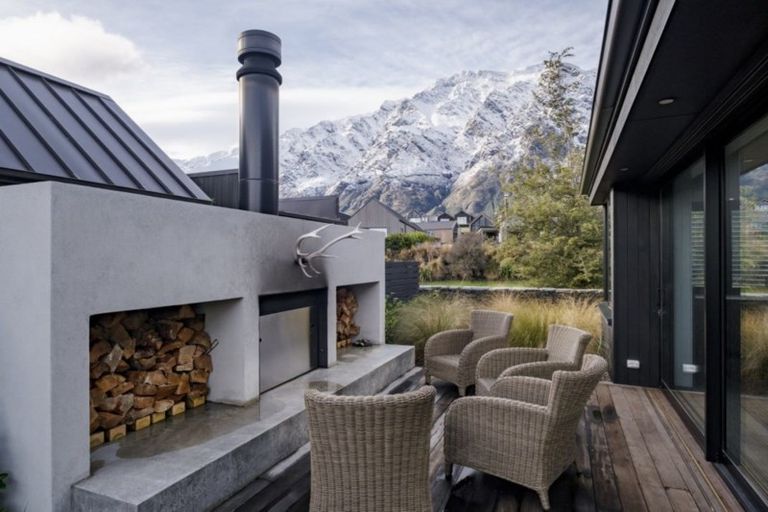 Photo of property in 2 Fife Court, Jacks Point, Queenstown, 9371