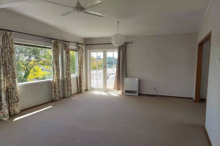 Photo of property in 17 Catalina Crescent, Forrest Hill, Auckland, 0620