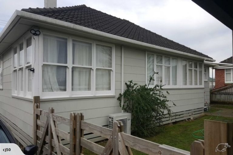 Photo of property in 19 Holland Crescent, Bulls, 4818