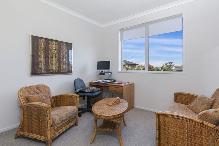 Photo of property in 5 Laly Haddon Place, Matakana, Warkworth, 0985