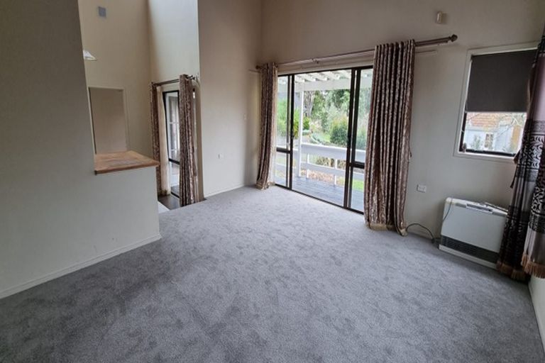 Photo of property in 2 Graham Collins Drive, Windsor Park, Auckland, 0632