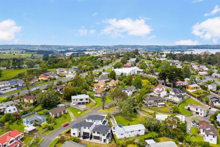 Photo of property in 5b Woodhouse Place, West Harbour, Auckland, 0618