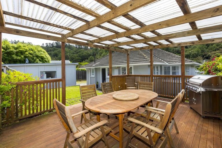Photo of property in 77 Raukawa Street, Stokes Valley, Lower Hutt, 5019